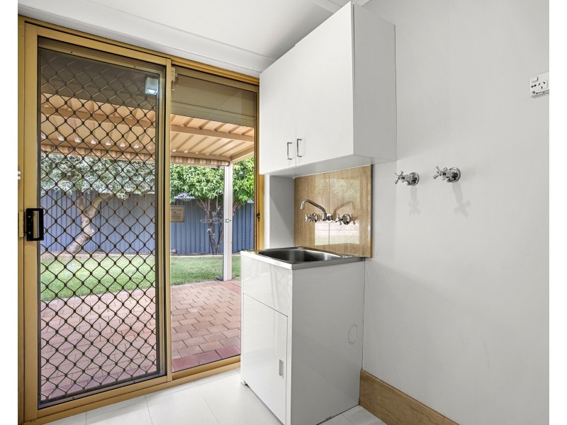 16 Brignell Gardens, Parmelia WA 6167