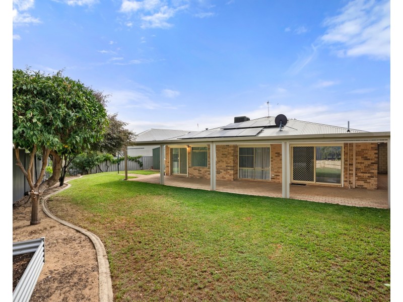 16 Brignell Gardens, Parmelia WA 6167