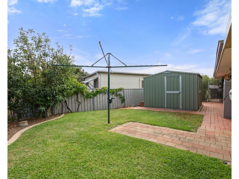 16 Brignell Gardens, Parmelia WA 6167