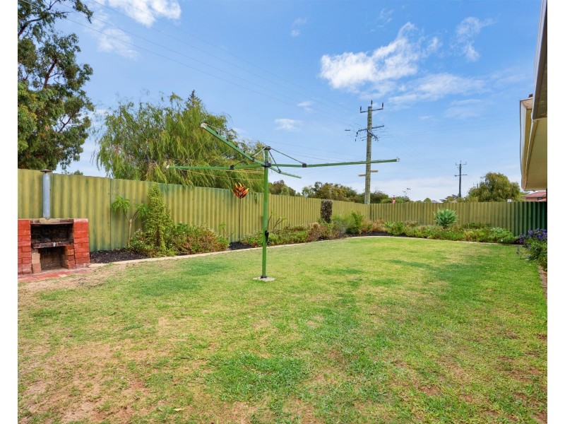2c Payne St, Safety Bay WA 6169
