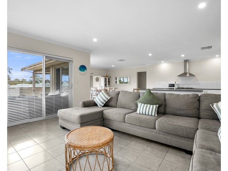 26 Osgood way, Baldivis WA 6171