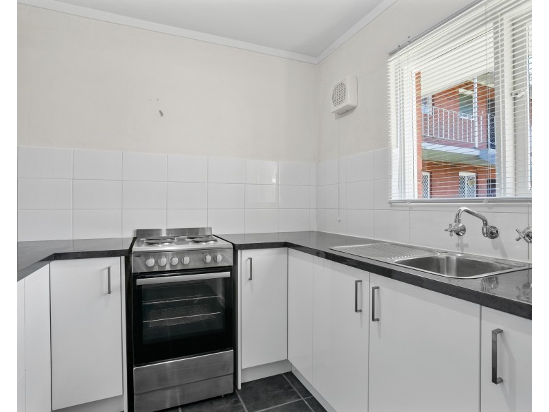 2/15 Corvus Place, Rockingham WA 6168