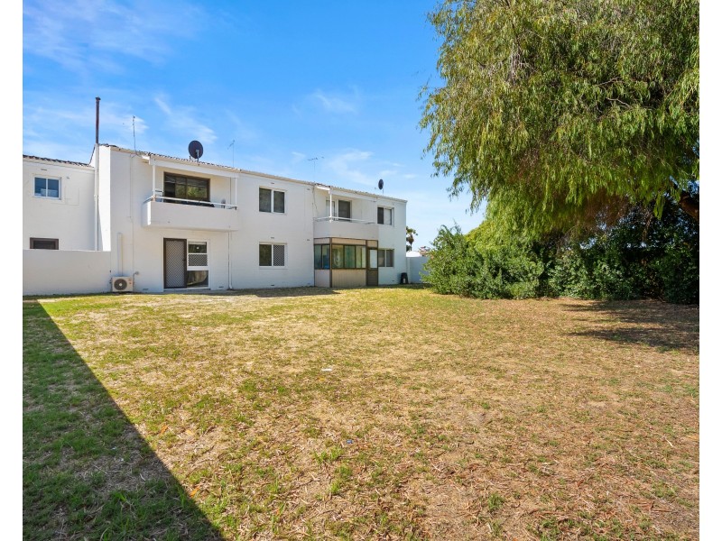 2/15 Corvus Place, Rockingham WA 6168