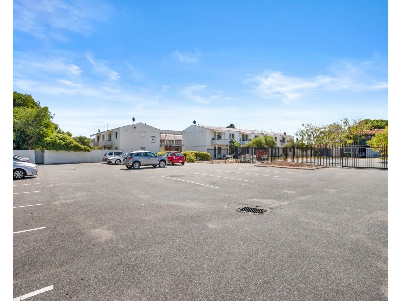 2/15 Corvus Place, Rockingham WA 6168