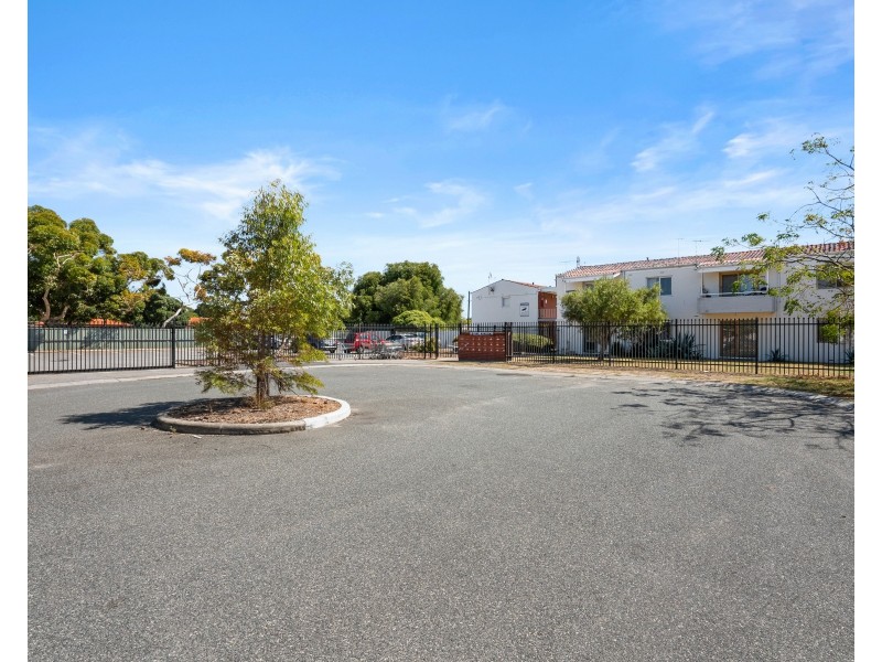2/15 Corvus Place, Rockingham WA 6168