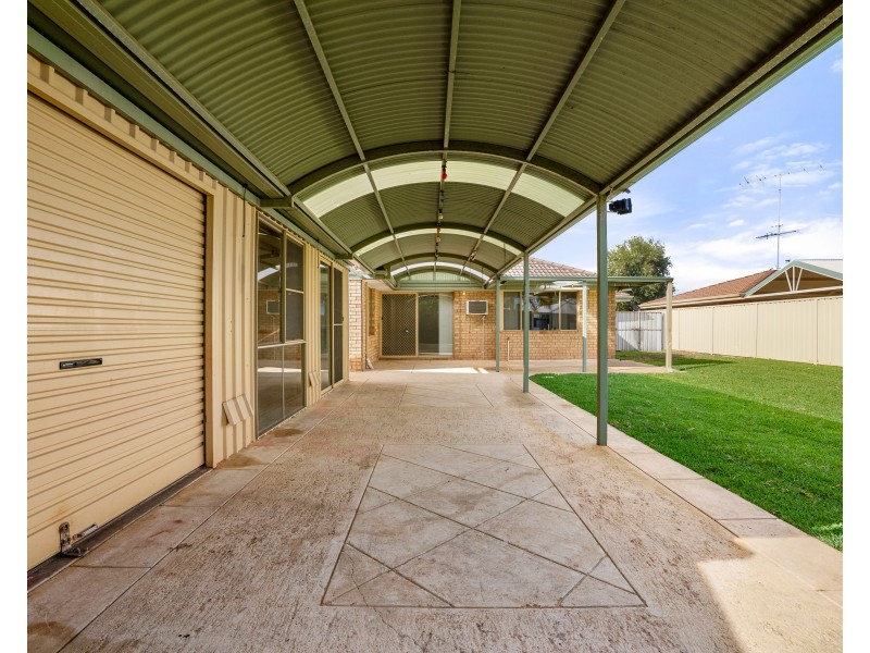 5 LISBON PLACE, Warnbro WA 6169