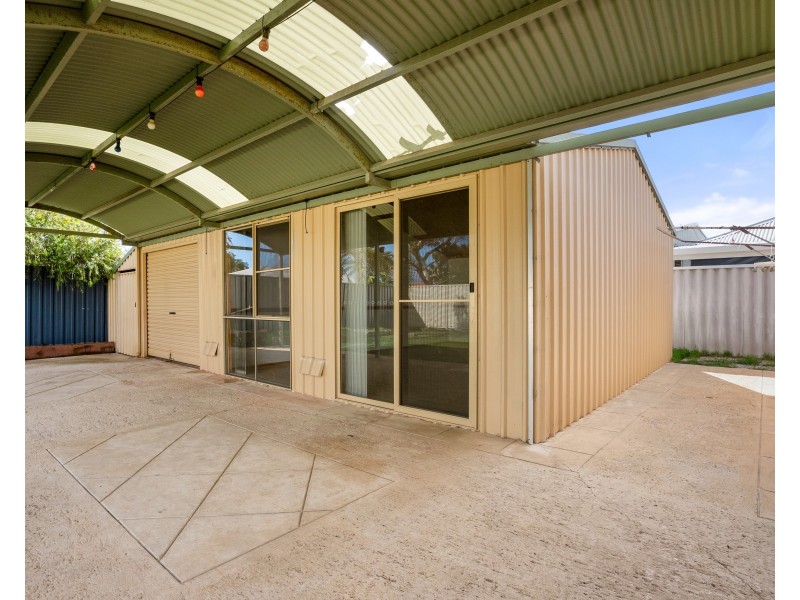 5 LISBON PLACE, Warnbro WA 6169