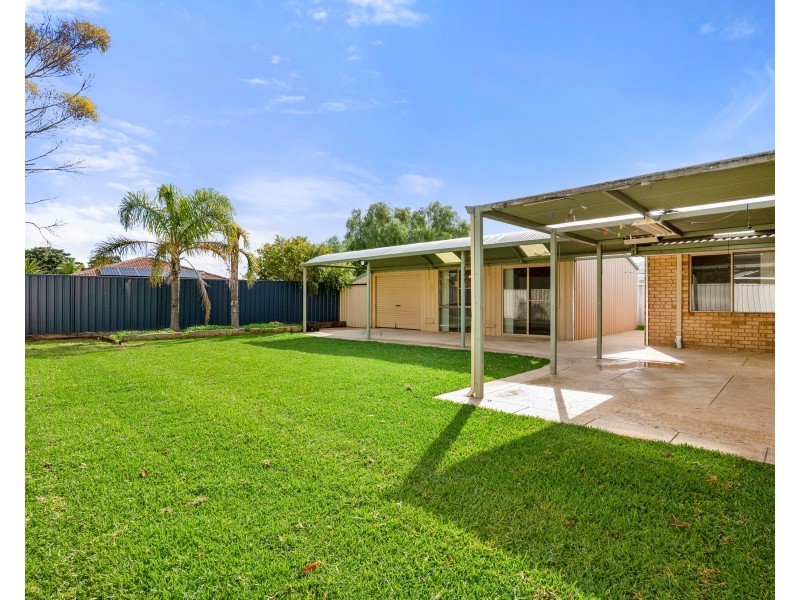 5 LISBON PLACE, Warnbro WA 6169