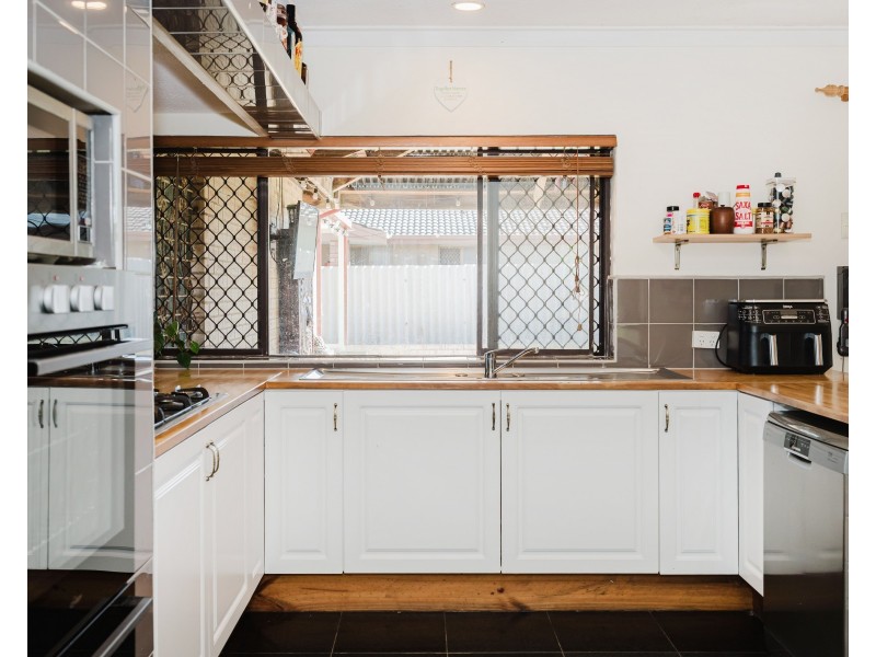 36 Holcombe Road, Warnbro WA 6169