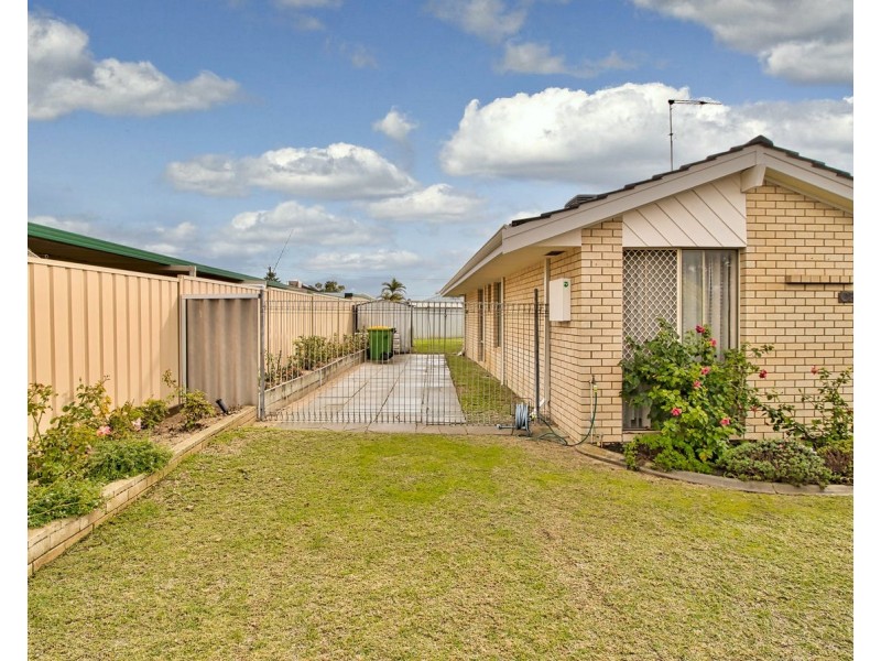 8 Maitland Cl, Cooloongup WA 6168
