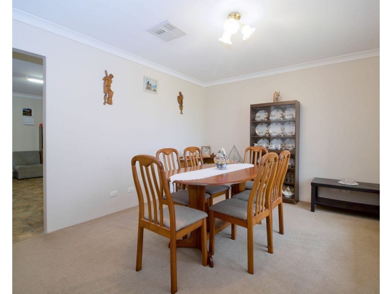 8 Maitland Cl, Cooloongup WA 6168