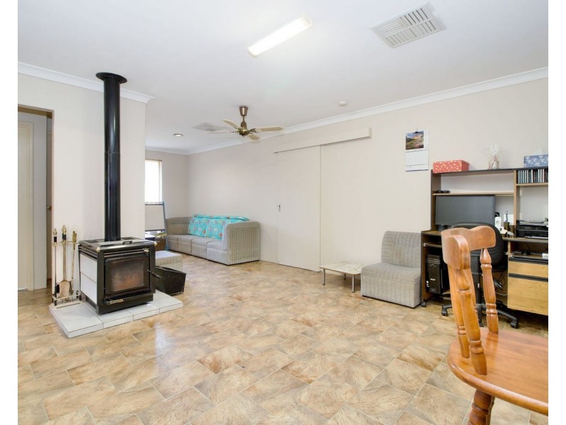 8 Maitland Cl, Cooloongup WA 6168
