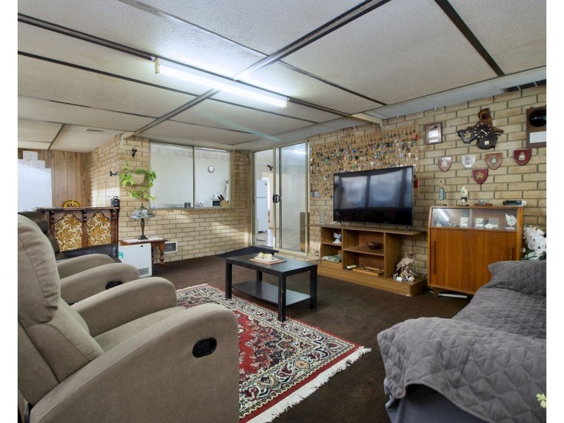 8 Maitland Cl, Cooloongup WA 6168