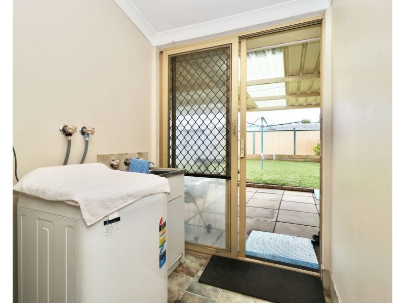 8 Maitland Cl, Cooloongup WA 6168