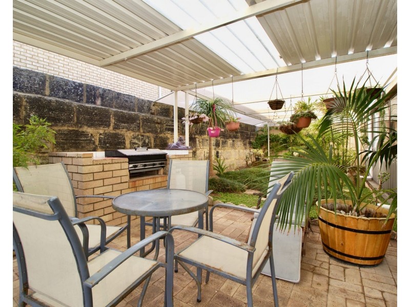 8 Maitland Cl, Cooloongup WA 6168