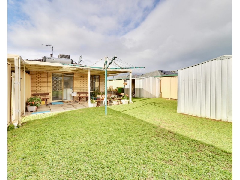 8 Maitland Cl, Cooloongup WA 6168