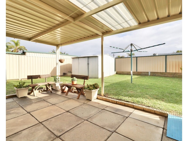 8 Maitland Cl, Cooloongup WA 6168