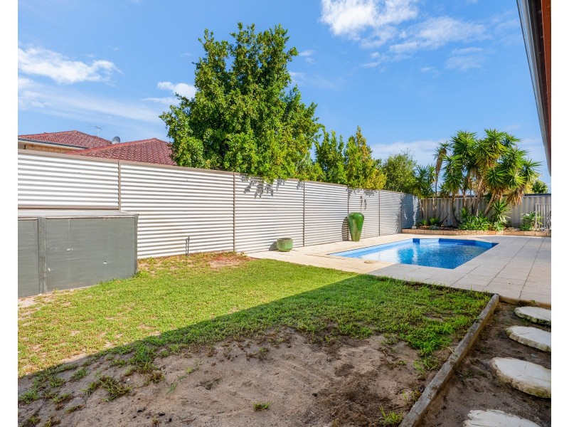 25 Seawind Drive, Rockingham WA 6168