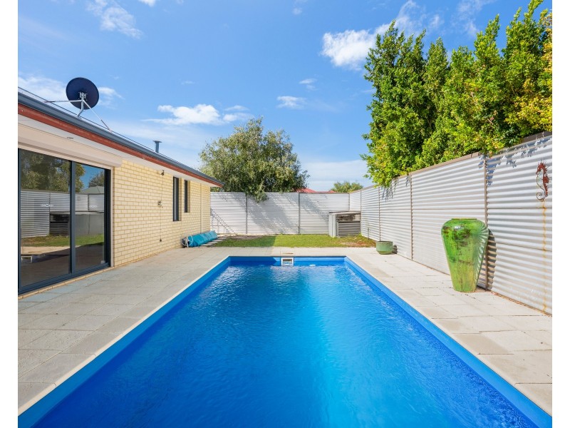 25 Seawind Drive, Rockingham WA 6168