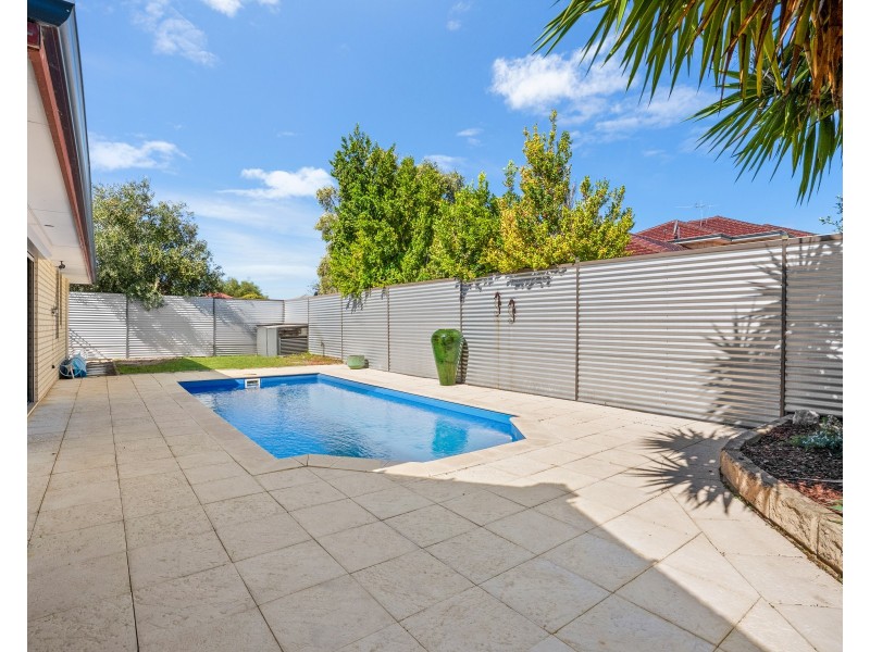 25 Seawind Drive, Rockingham WA 6168