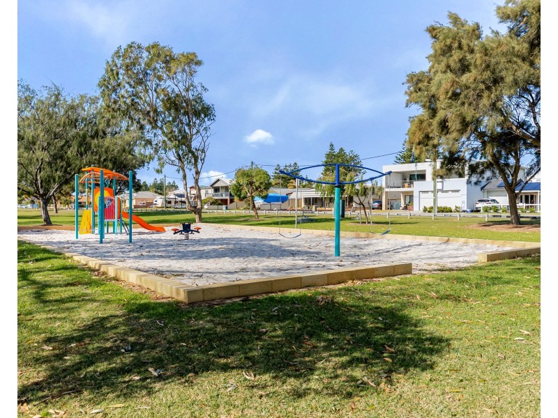 172 PENGUIN ROAD, Safety Bay WA 6169