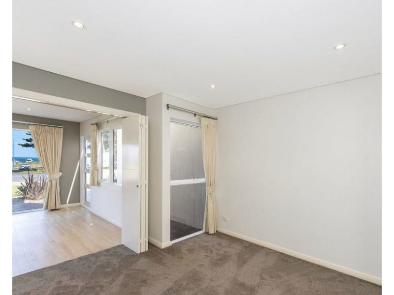 2/216 Arcadia Dr, Shoalwater WA 6169