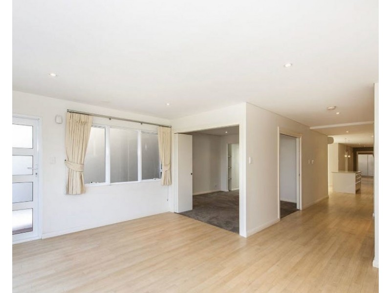 2/216 Arcadia Dr, Shoalwater WA 6169