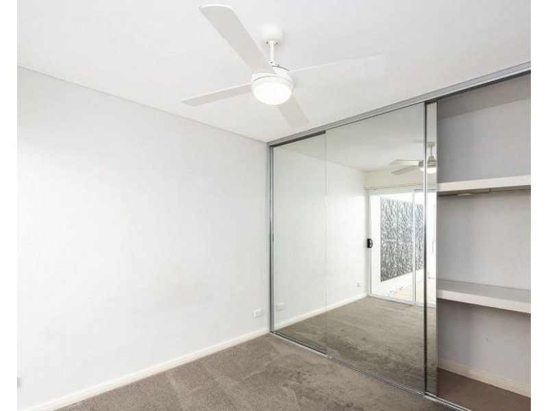 2/216 Arcadia Dr, Shoalwater WA 6169