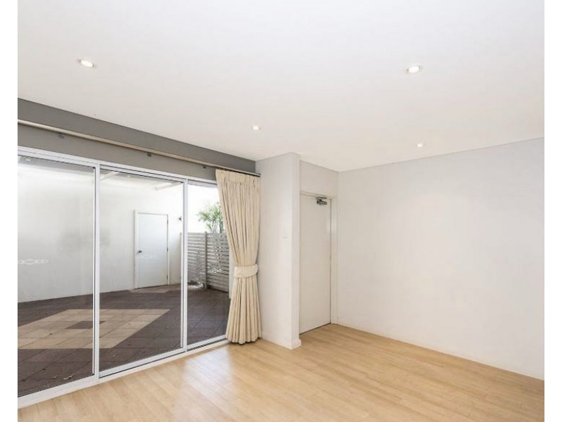 2/216 Arcadia Dr, Shoalwater WA 6169
