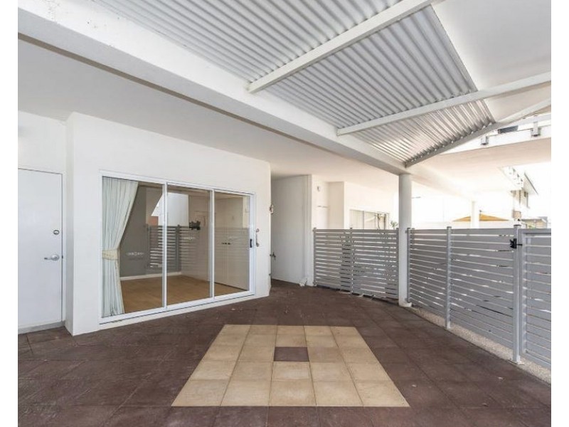 2/216 Arcadia Dr, Shoalwater WA 6169