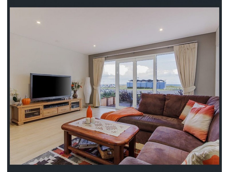 2/216 Arcadia Dr, Shoalwater WA 6169