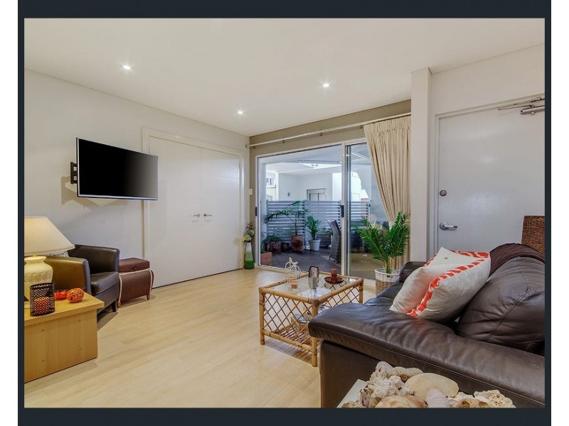 2/216 Arcadia Dr, Shoalwater WA 6169