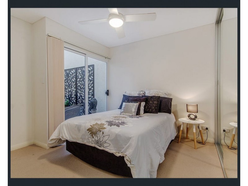 2/216 Arcadia Dr, Shoalwater WA 6169