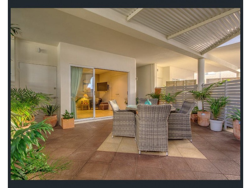 2/216 Arcadia Dr, Shoalwater WA 6169