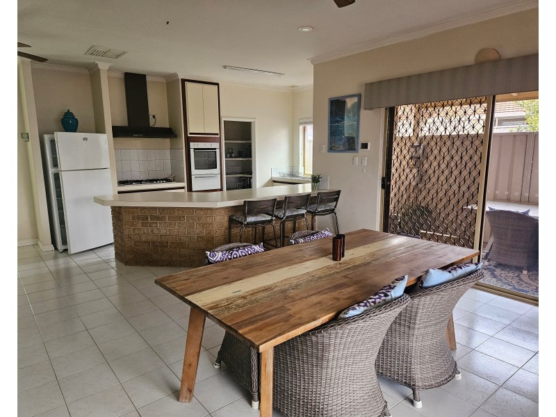 35 Parkin St, Rockingham WA 6168