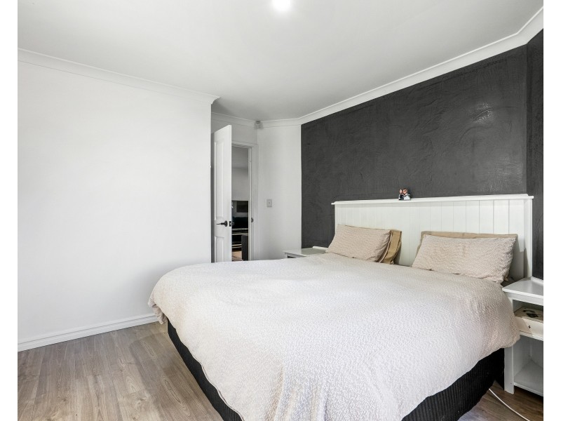 24 MANLY CRESCENT, Warnbro WA 6169