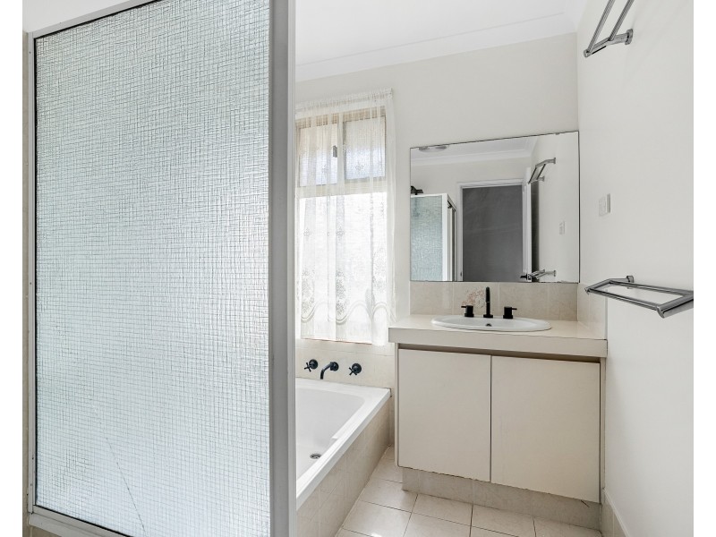 24 MANLY CRESCENT, Warnbro WA 6169