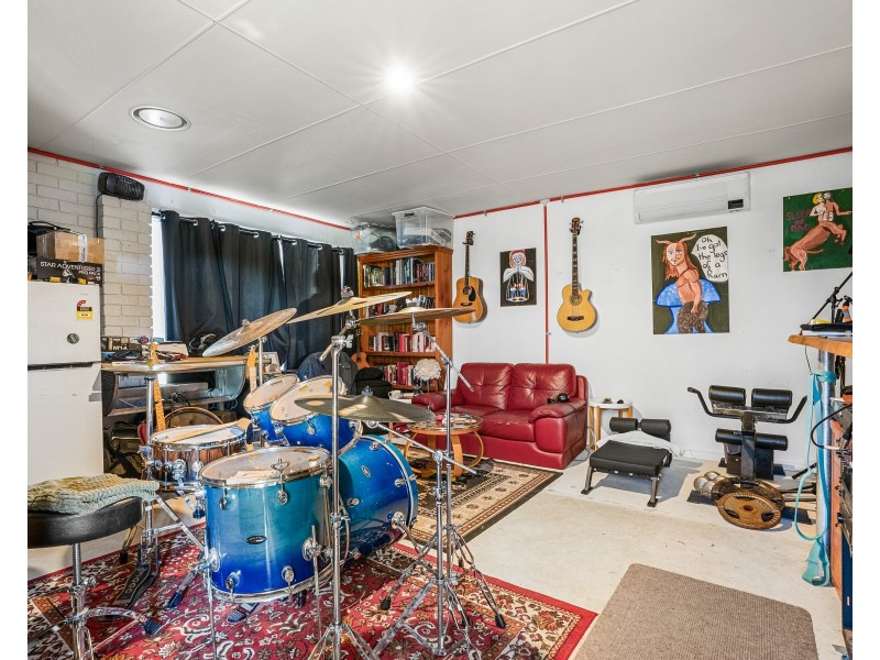 24 MANLY CRESCENT, Warnbro WA 6169