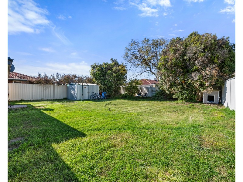 24 MANLY CRESCENT, Warnbro WA 6169