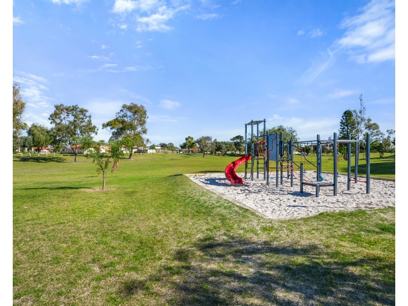 24 MANLY CRESCENT, Warnbro WA 6169