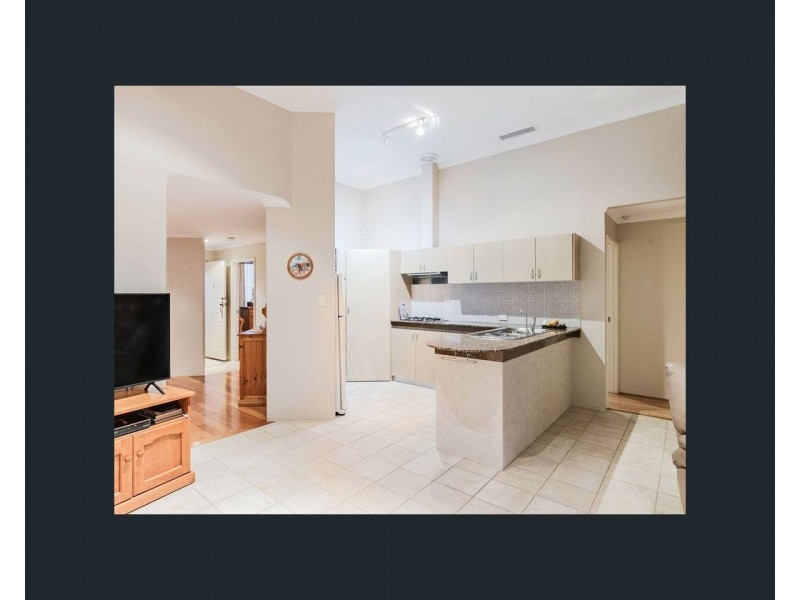 1/18 Harrison St, Rockingham WA 6168
