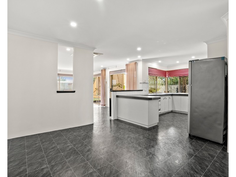 18 HAZLETT PLACE, Waikiki WA 6169