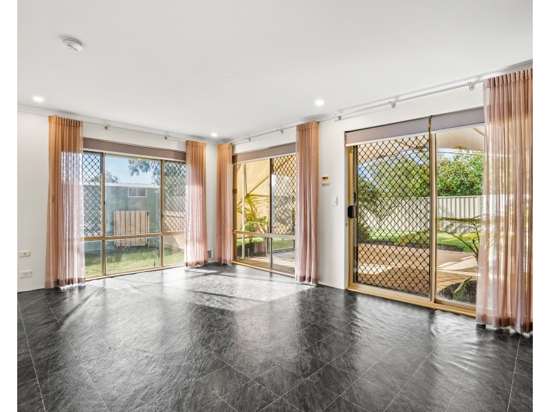 18 HAZLETT PLACE, Waikiki WA 6169