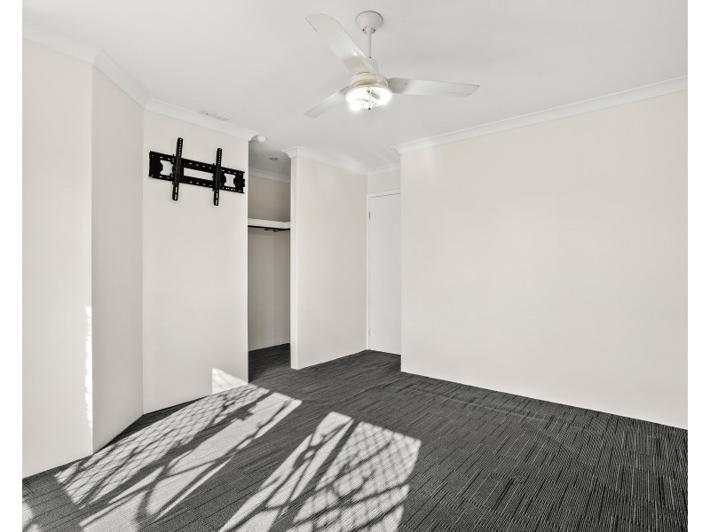 18 HAZLETT PLACE, Waikiki WA 6169