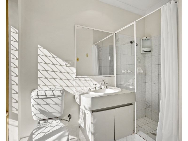 18 HAZLETT PLACE, Waikiki WA 6169