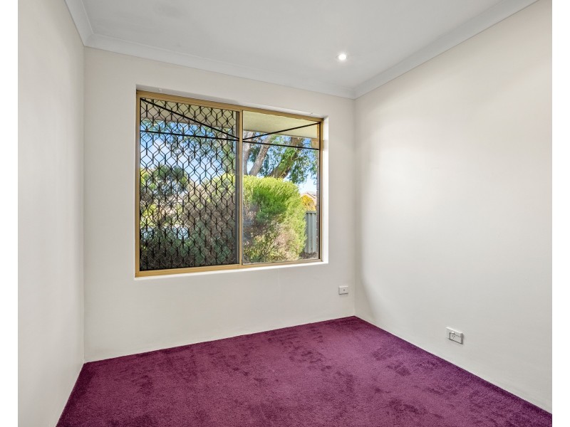 18 HAZLETT PLACE, Waikiki WA 6169