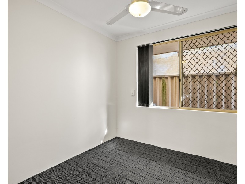 18 HAZLETT PLACE, Waikiki WA 6169