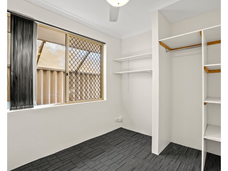 18 HAZLETT PLACE, Waikiki WA 6169