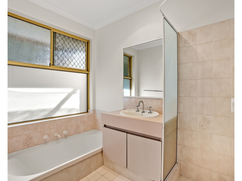 18 HAZLETT PLACE, Waikiki WA 6169