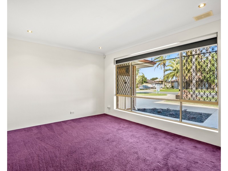 18 HAZLETT PLACE, Waikiki WA 6169